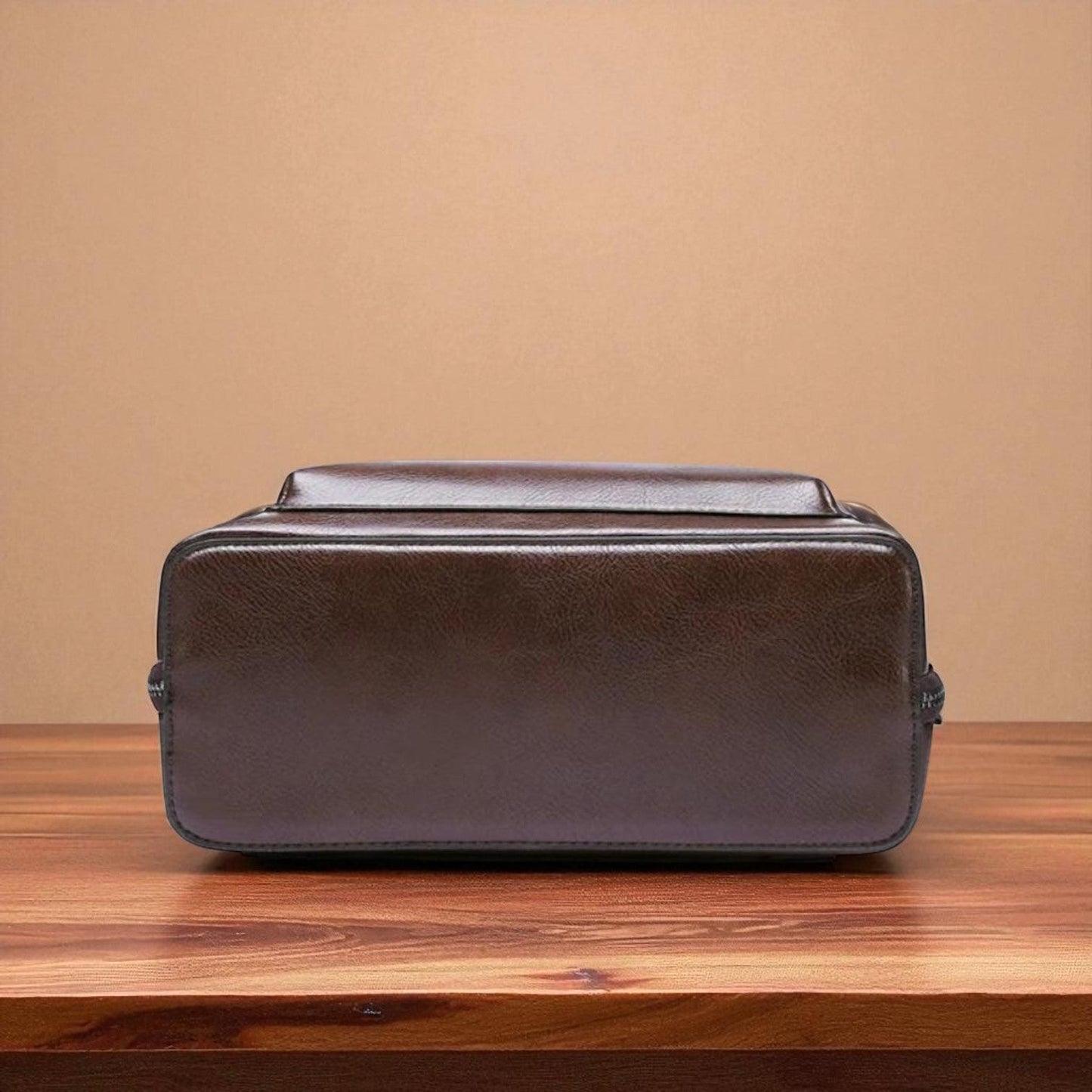 Klasyczne plecaki z dodatkowymi zamkami – elegancki design