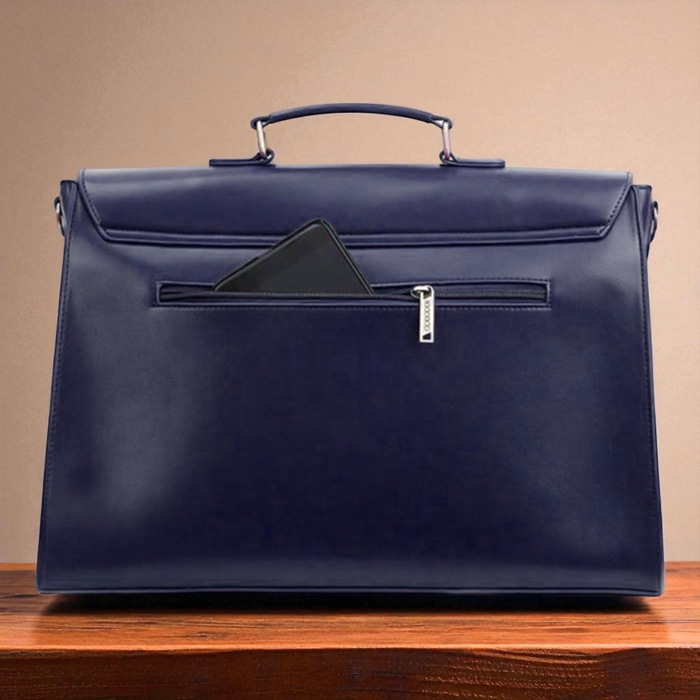 Stylowa damska torebka z ozdobą w formie szlepufa