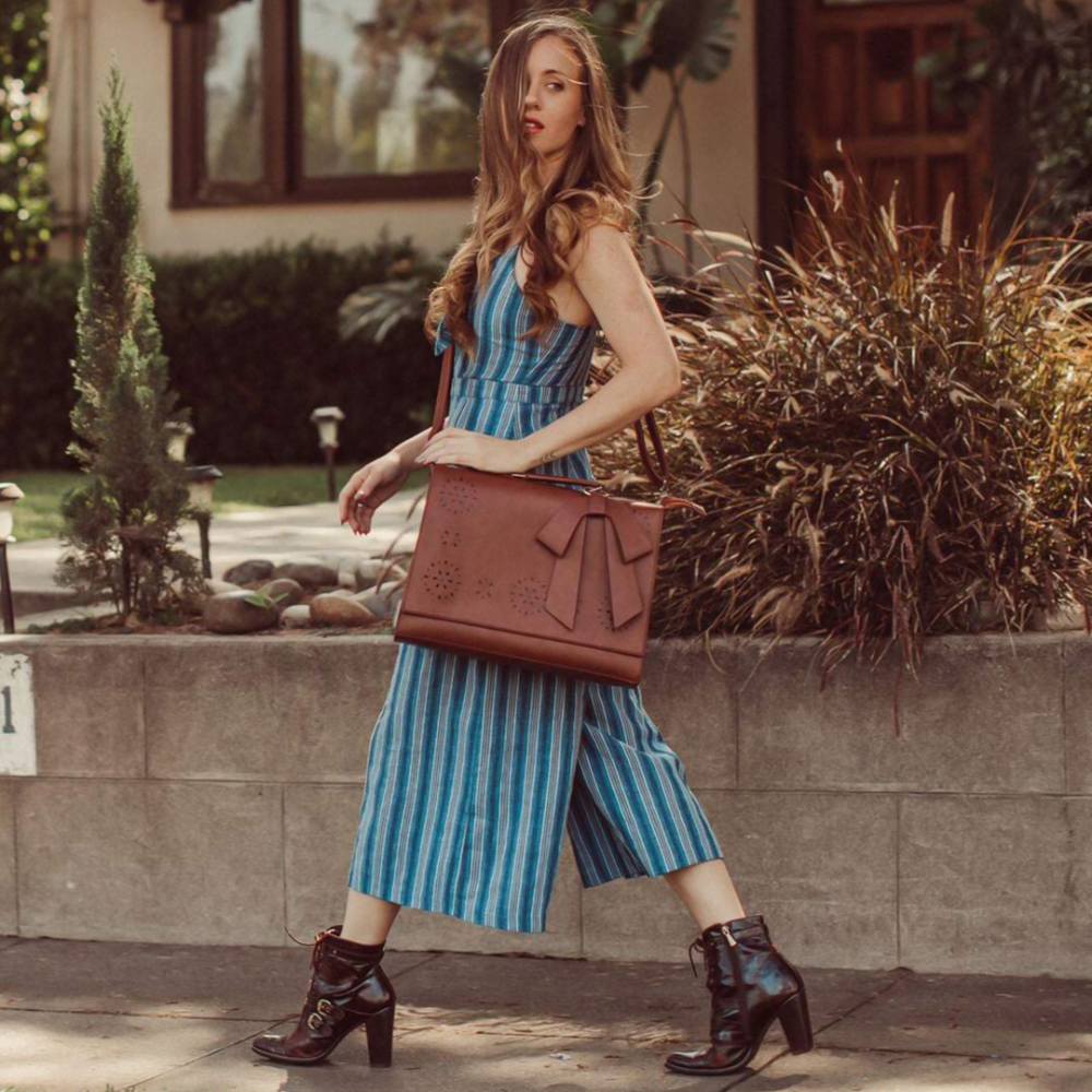 Stylowa damska torebka z ozdobą w formie szlepufa