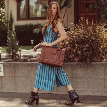 Stylowa damska torebka z ozdobą w formie szlepufa