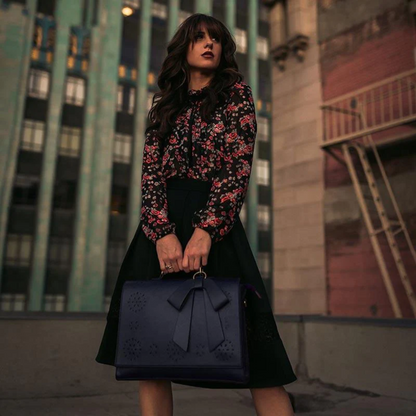 Stylowa damska torebka z ozdobą w formie szlepufa