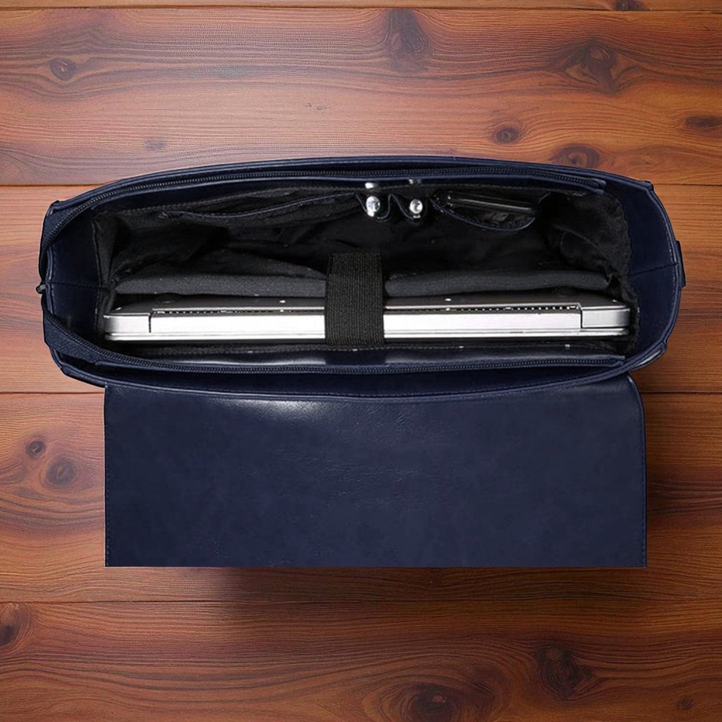 Stylowa damska torebka z ozdobą w formie szlepufa