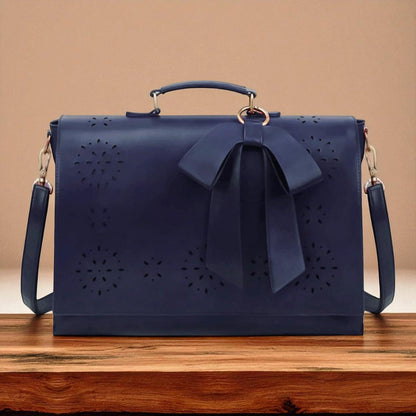 Stylowa damska torebka z ozdobą w formie szlepufa