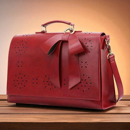 Stylowa damska torebka z ozdobą w formie szlepufa