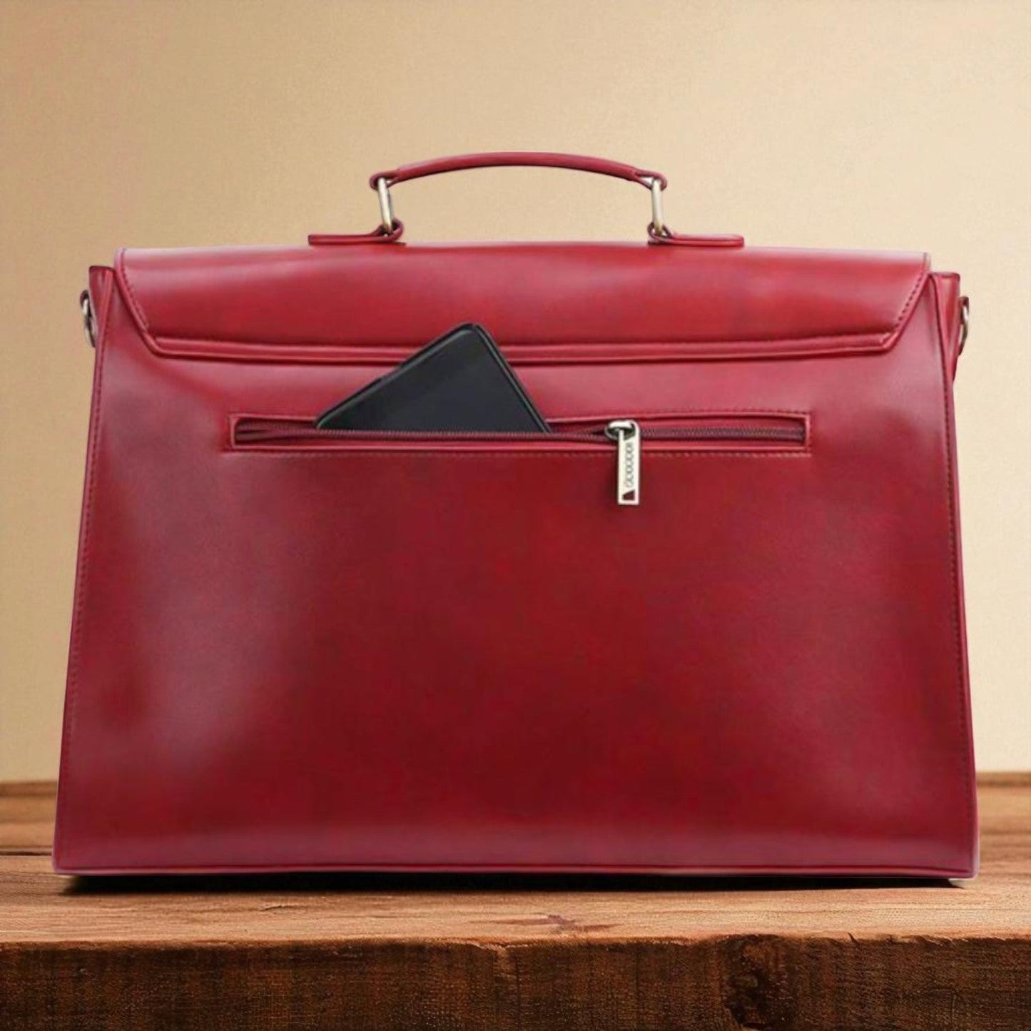 Stylowa damska torebka z ozdobą w formie szlepufa